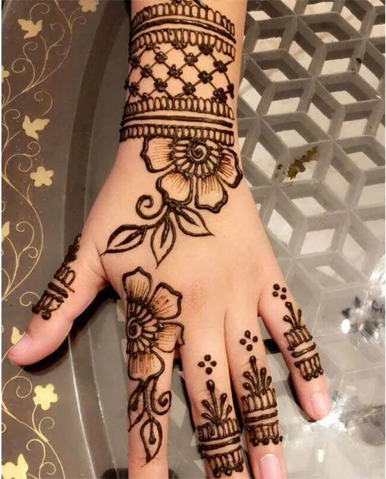Traditional Ribbon Back Hand Mehndi Design Art
